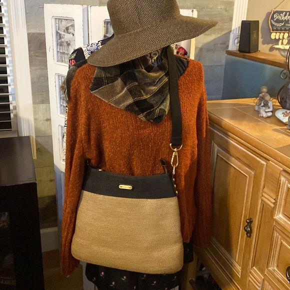 Eric Javits Escaoe squishee purse and squishee hat with gold hardware - Picture 1 of 16